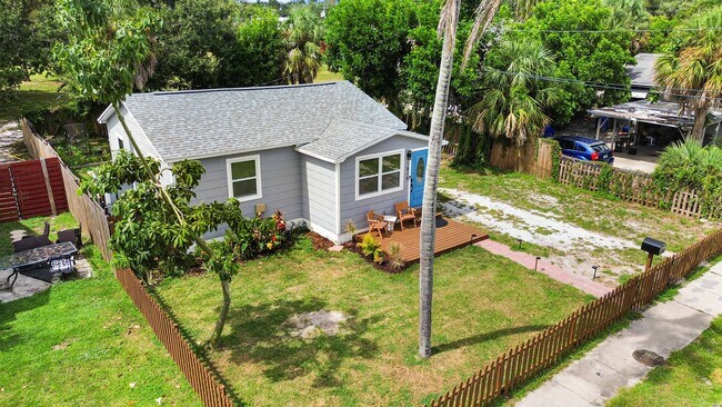 Photo - 1815-1812 12th St S