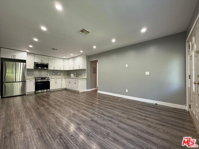 Building Photo - 6632 Coldwater Canyon Ave Rental