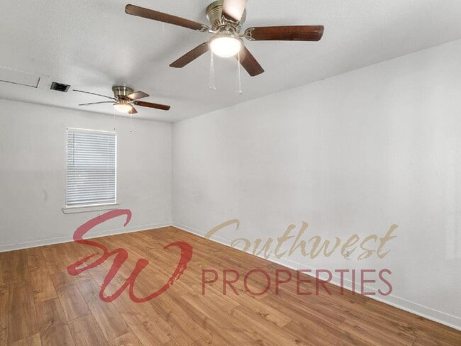 Photo - Fantastic 3 or 4 bedroom open and bright home!