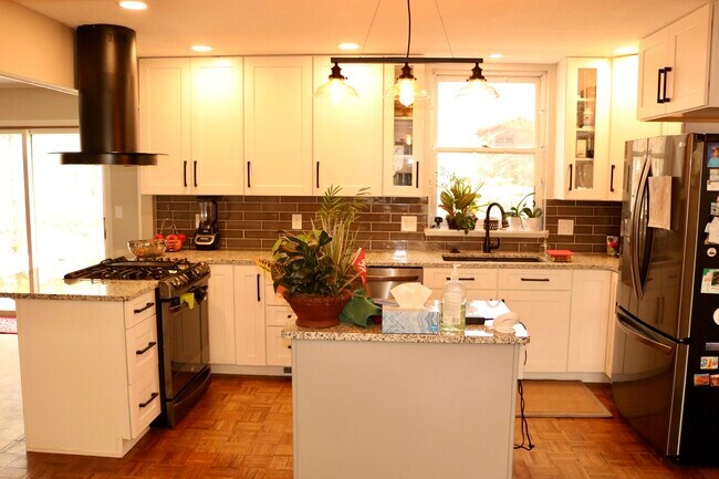 Photo - 2203 S Montclair Ave