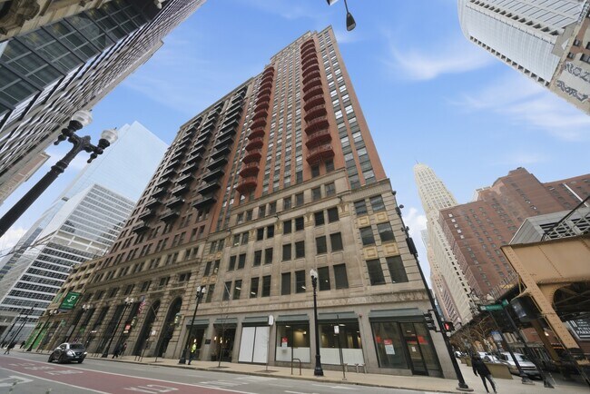 Building Photo - 212 W Washington St Unit 906
