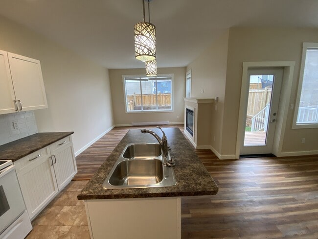 Photo - 1616-1688 88 Ave