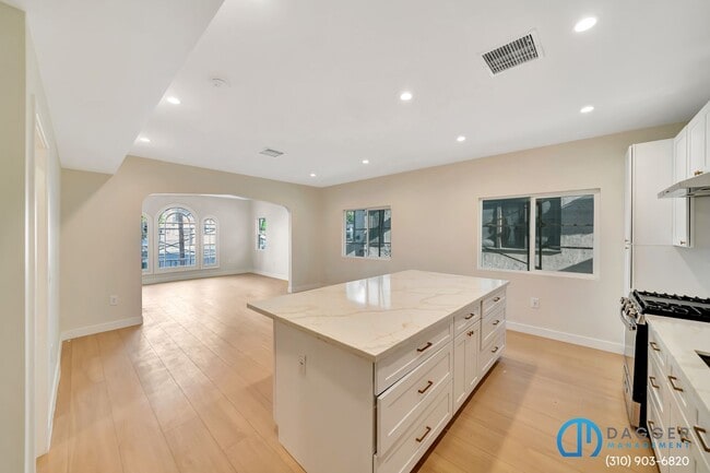 Building Photo - 2800 Winter St Unit 1