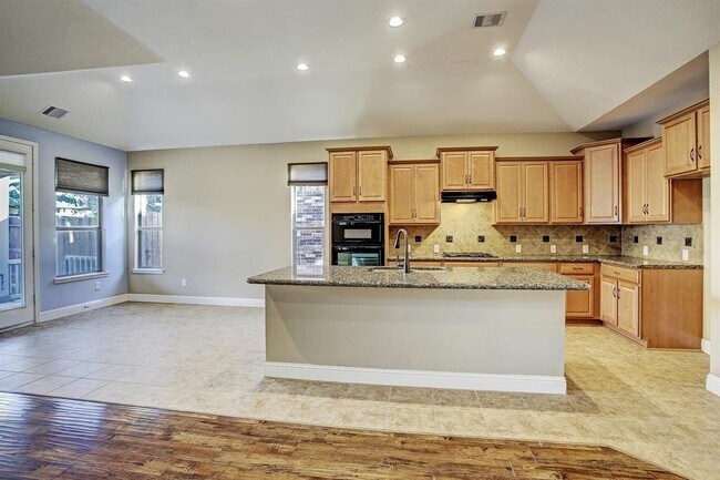 Photo - 11022 Avery Oaks Ln