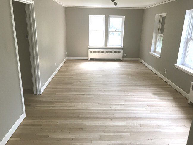 Living Room - 2110 W 1st St Unit 2