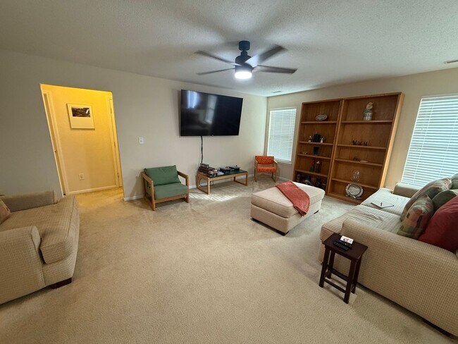 Photo - Beautiful 3-Bedroom Home for Rent in Bloomington, IN