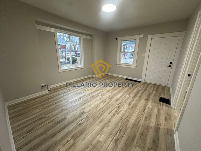 Photo - Welcome home to this beautiful 2 bedroom, 2 full bath in Forest Manor, just minutes from the Fair...