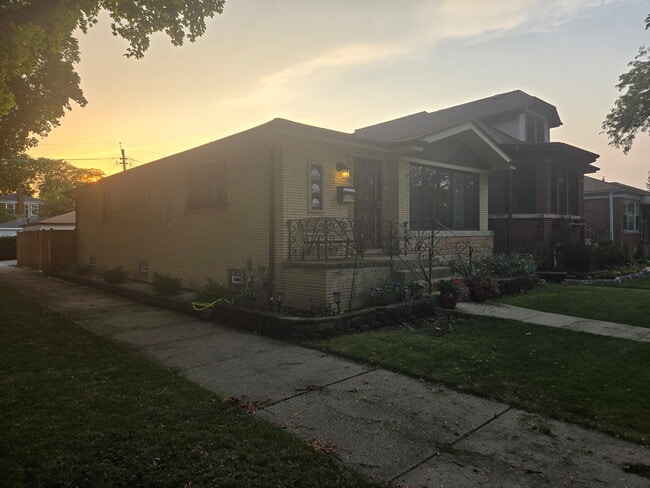 Photo - 5300 N Mason Ave
