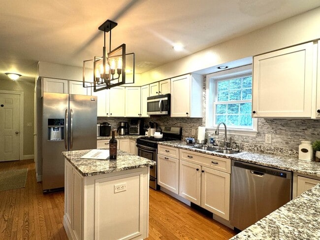 Photo - 415 Modoc Hl Rd