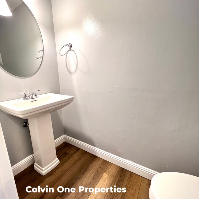 Photo - 303 E Montcastle Dr