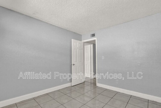Photo - 3104-3210 Louisiana Avenue
