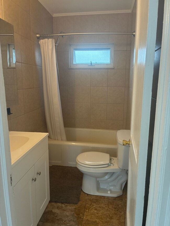 Building Photo - 1113 Lafayette Ave Unit 2F