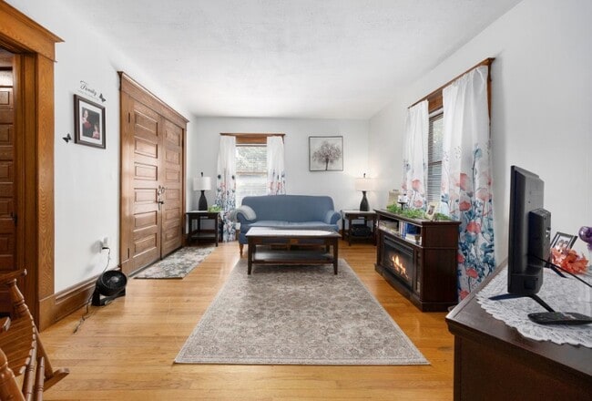 ALL UTILITES INCLUDED - 3271 Coit Ave