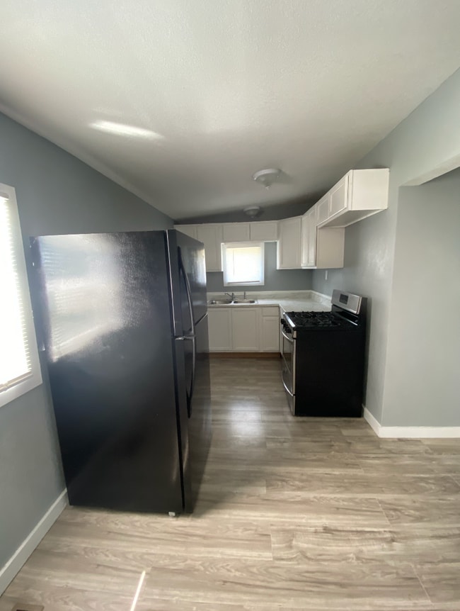 Building Photo - 407 W 6th Ave Rental