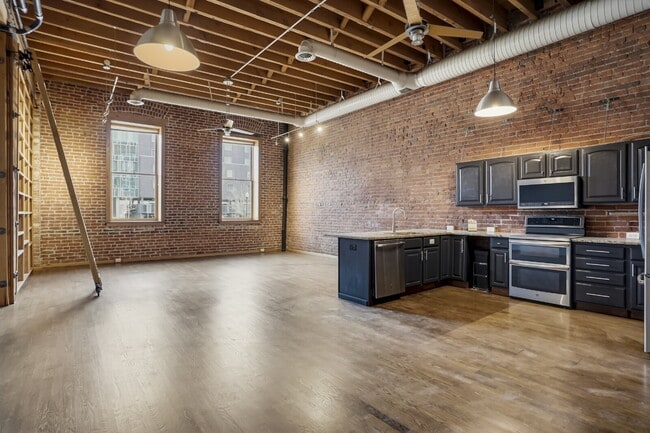 Building Photo - Historic Downtown Loft with Reserved Parking Unit 101