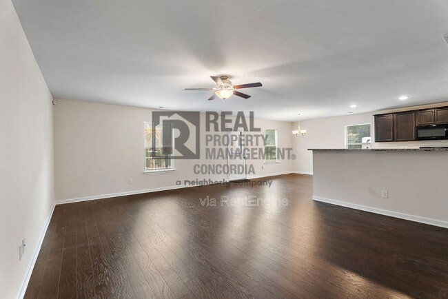 Photo - 317 Sportsman Dr