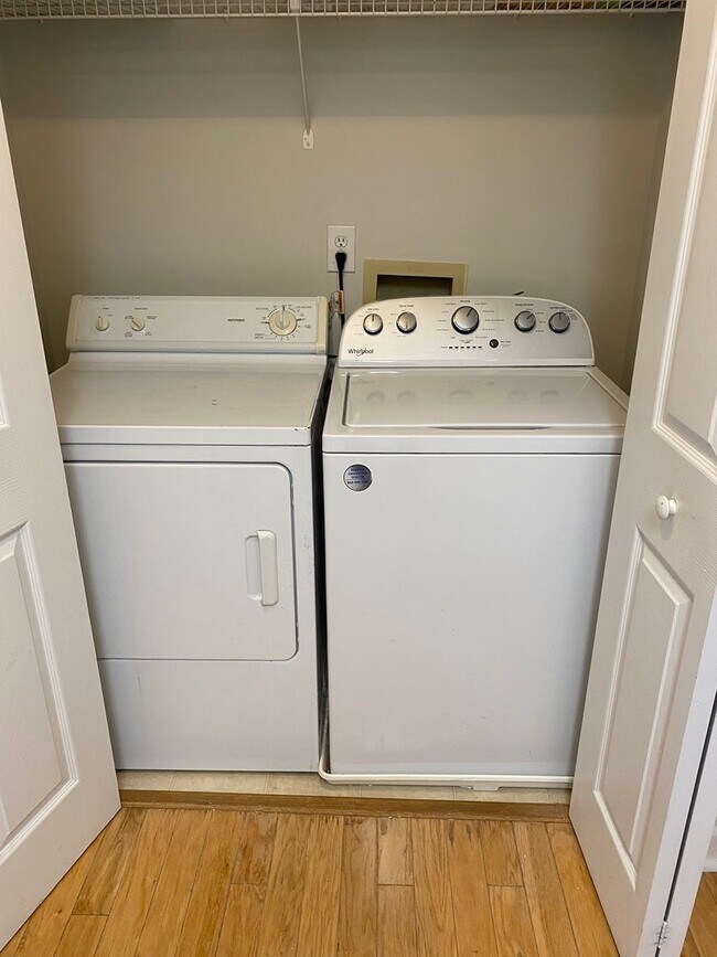 Updated Flooring and Bathroom! 2 bedroom... House House Rental in