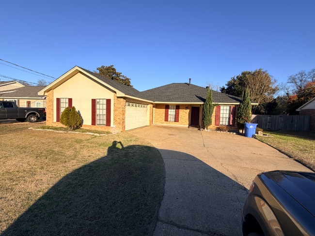 Building Photo - 406 Sheila Blvd