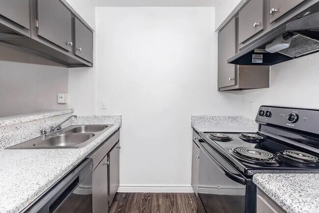 Photo - 4400 Memorial Dr Unidad 32-2233