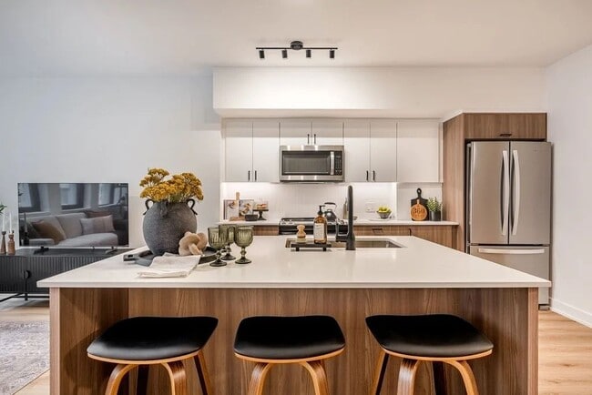 Building Photo - 360 Laurier