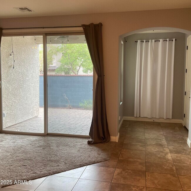 Photo - 20927 W Hamilton St