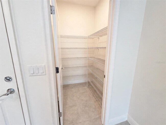 Photo - 3890 Knotty Pne St