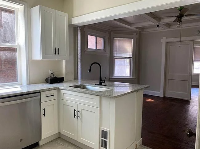 Kitchen - 2606 Melrose Ave Unit 1
