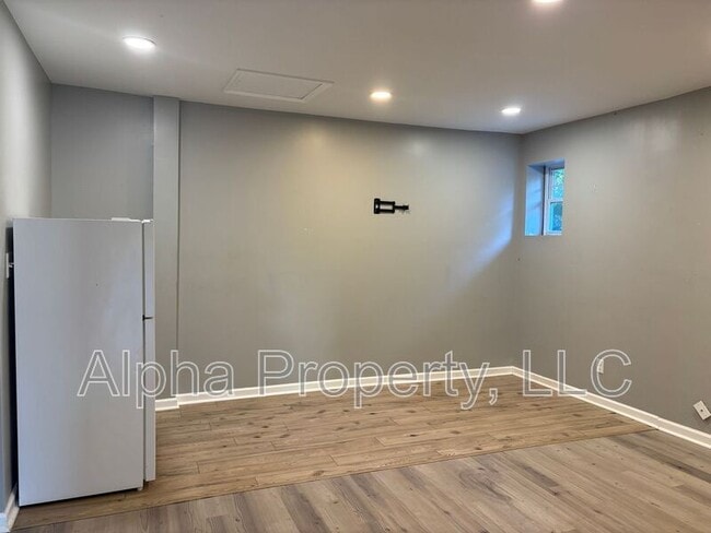 Building Photo - 205 Floyd Rd Unit A