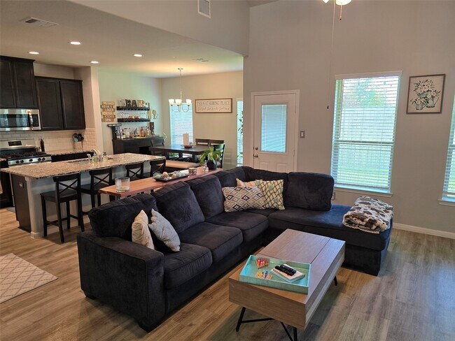 Photo - 1942 Bending Green Dr