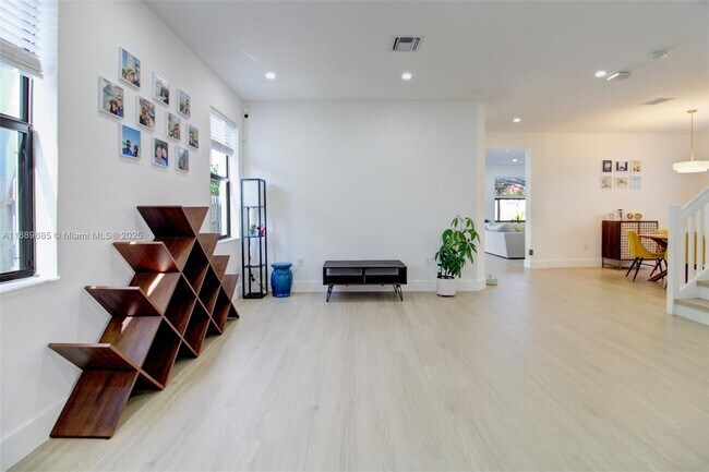 Photo - 21016 NE 2nd Ct