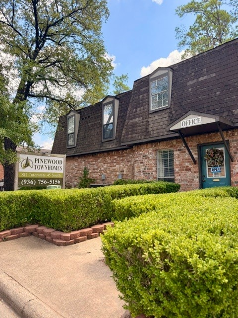 Pinewood Townhomes - Pinewood Townhomes