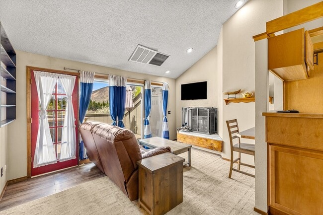 Photo - 2600 Valley View Dr