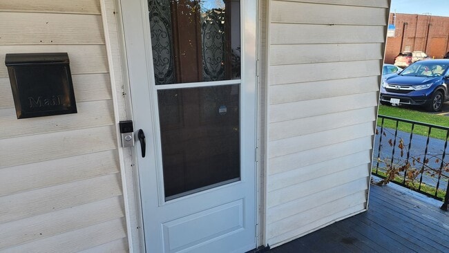 Photo - 114 S 6th St Unidad Lower Front Apartment