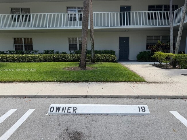 Building Photo - 4261 W Palm Aire Dr Unit 202
