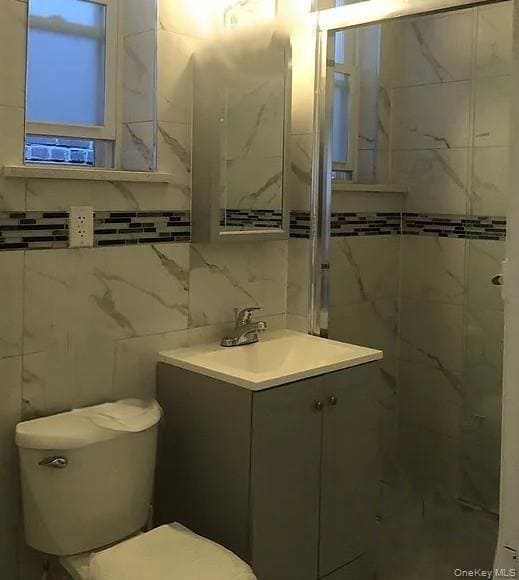 Photo - 83-17 Vietor Ave