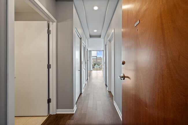 Photo - 1550 W Cornelia Ave Unit 403