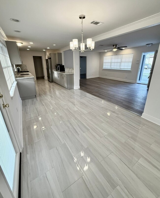 Photo - 3300 Bissonet Dr