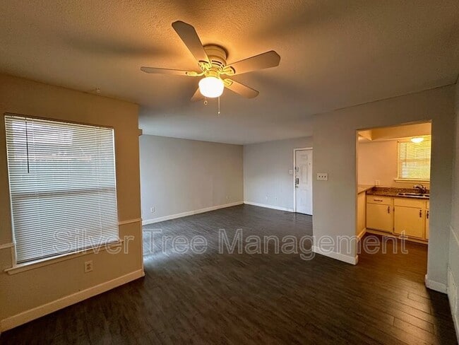 Photo - 4820 Wellesley Ave Unit B