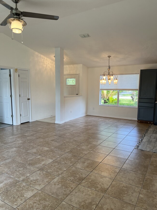 Building Photo - 11902 NW 10th Ave Rental