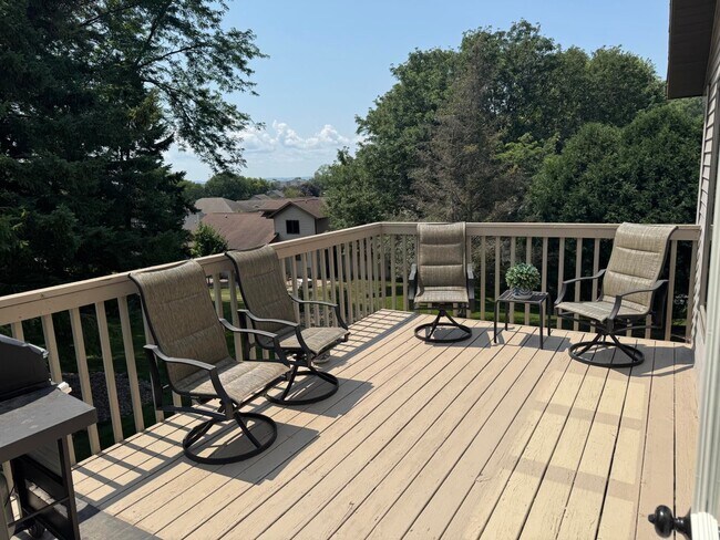 Photo - 209 E Larkspur Ln