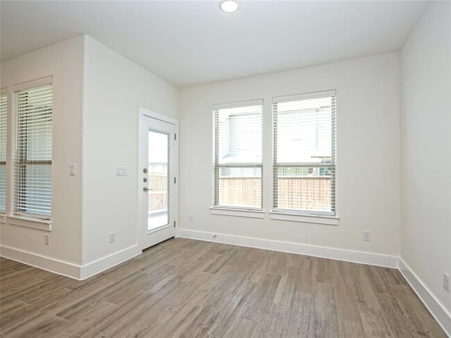 Photo - 415 Parkline Dr