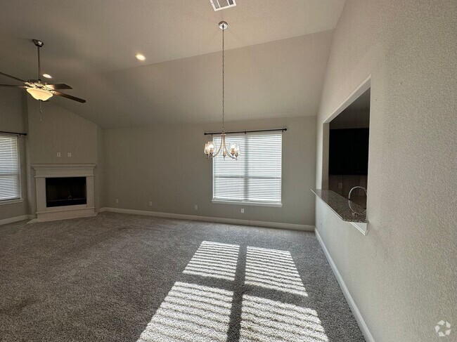 Building Photo - Great floor plan with entertaining spaced,... Rental