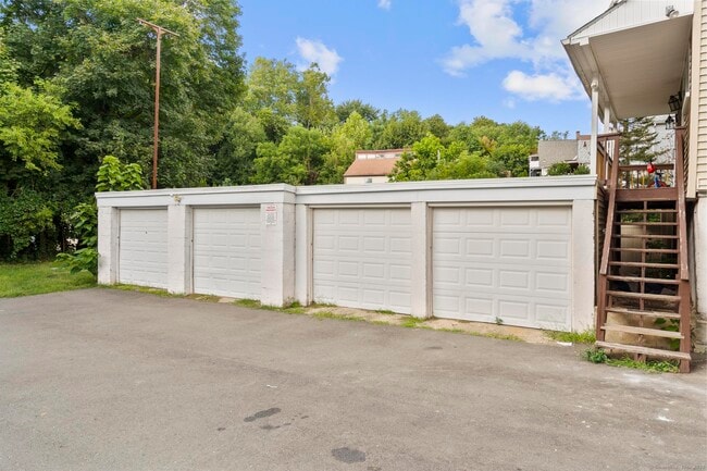 Photo - 121 N State St