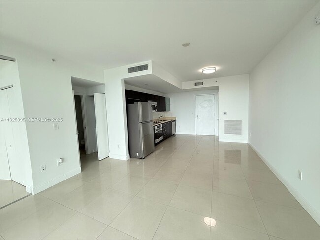 Photo - 90 SW 3rd St Unidad 1809