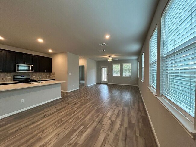 Photo - 101 Neterland St