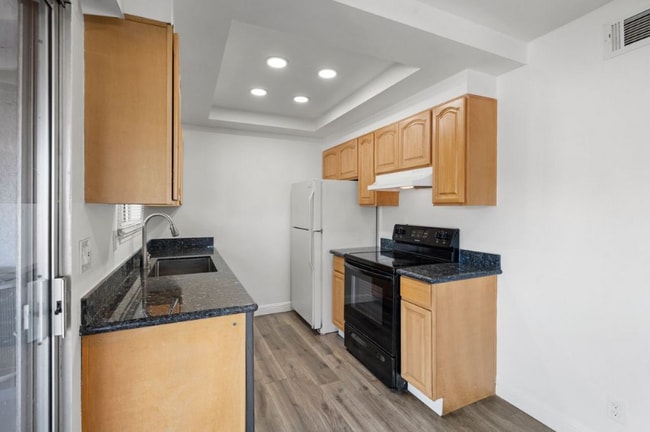 Photo - 3947 Vía Milano