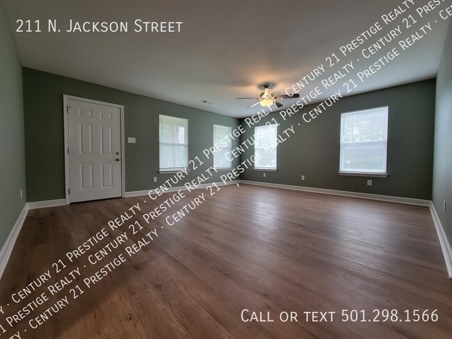 Photo - 211 N Jackson St