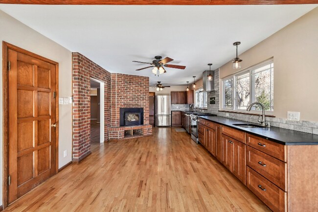 Photo - 2550 S Dahlia St