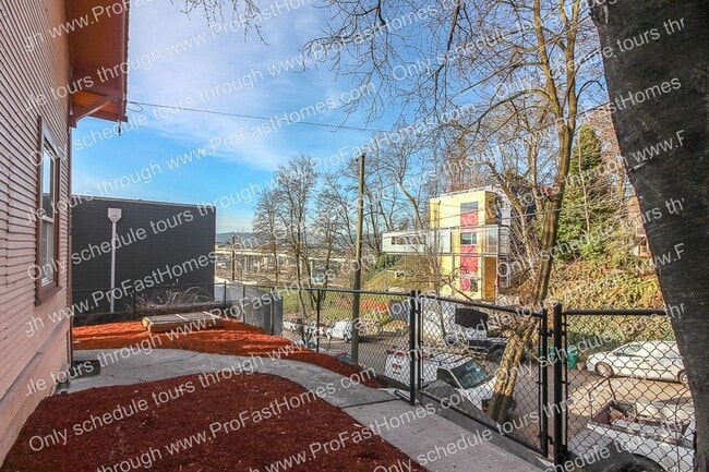 Photo - 3232 N Michigan Ave