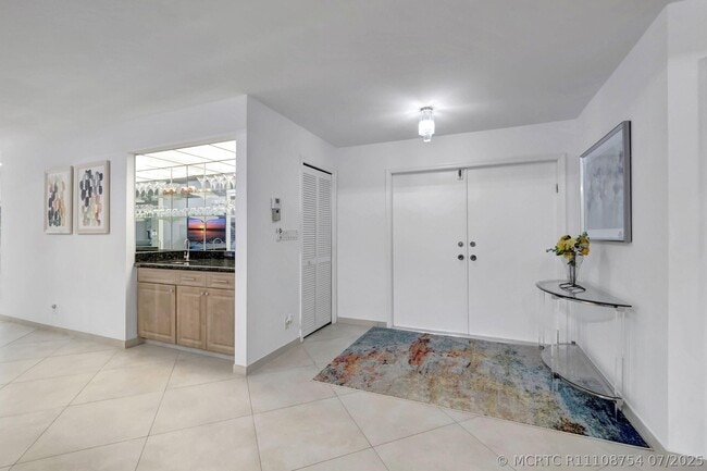 902 Foxpointe Cir